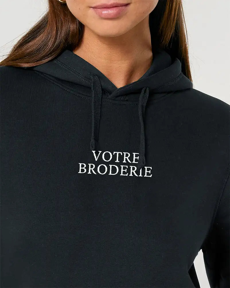 Sweat capuche noir avec texte brodé personnalisé au centre