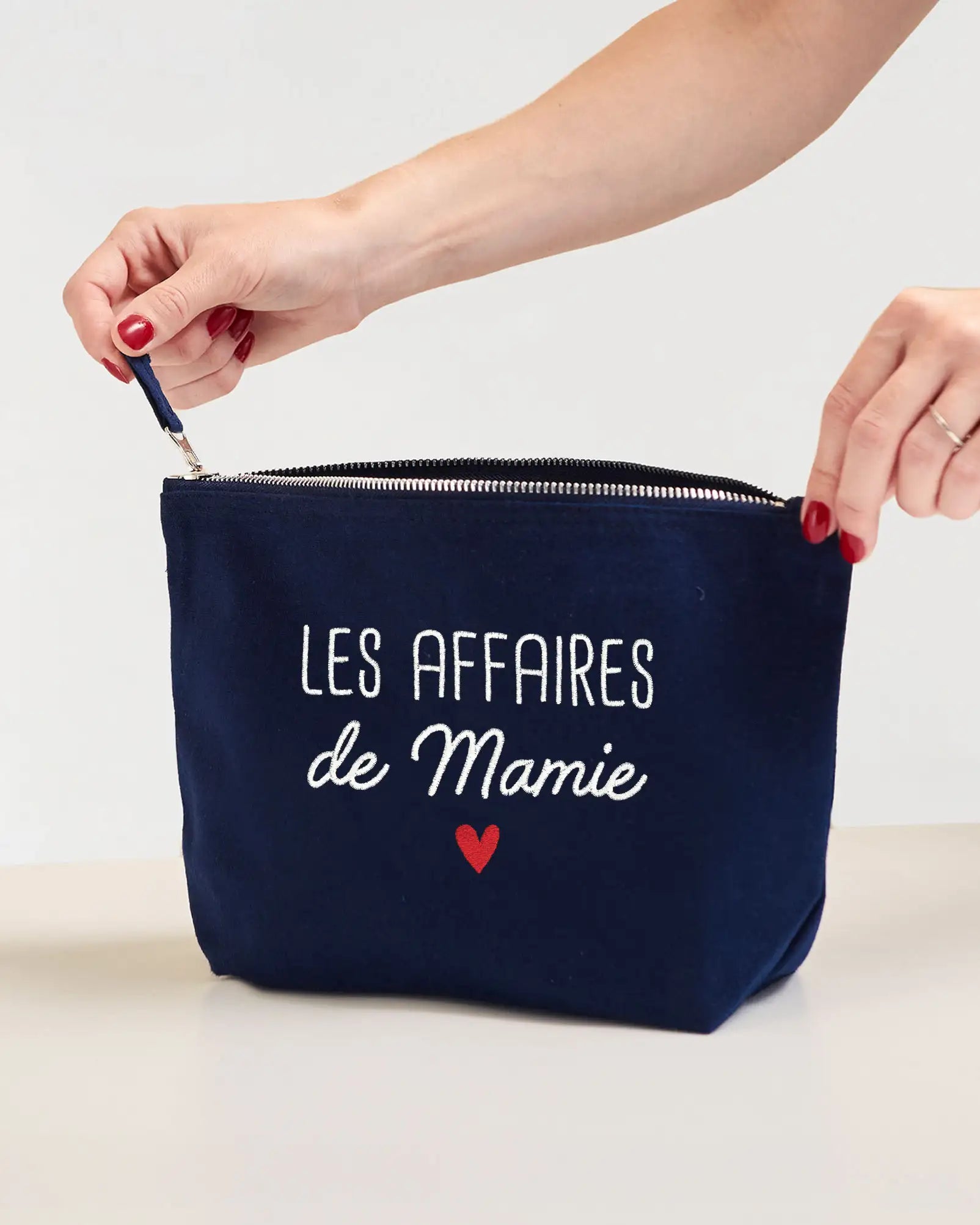 Trousse bleu personnalisée avec broderie