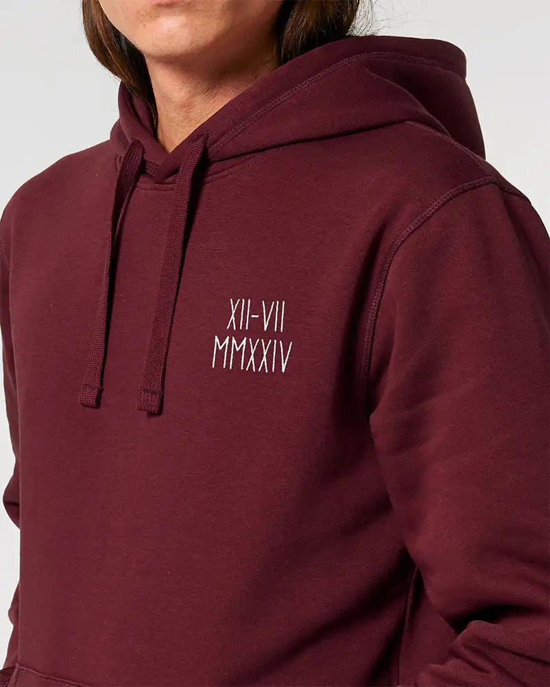 Sweat capuche unisexe bordeaux avec texte brodé personnalisé