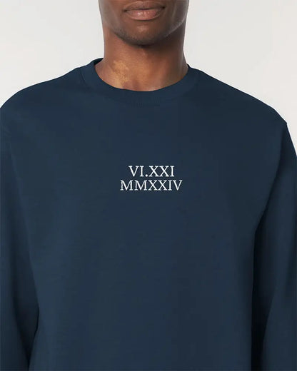 Sweat unisexe bleu avec broderie personnalisée au centre