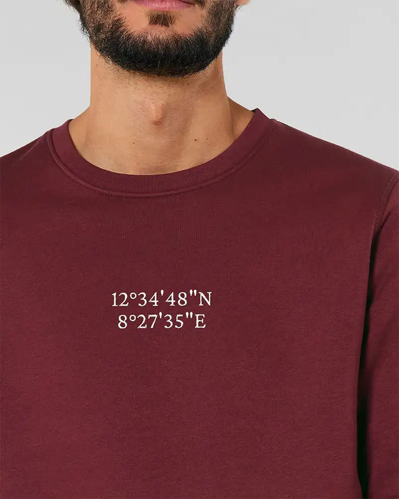 Sweat unisexe bordeaux avec broderie personnalisée au centre
