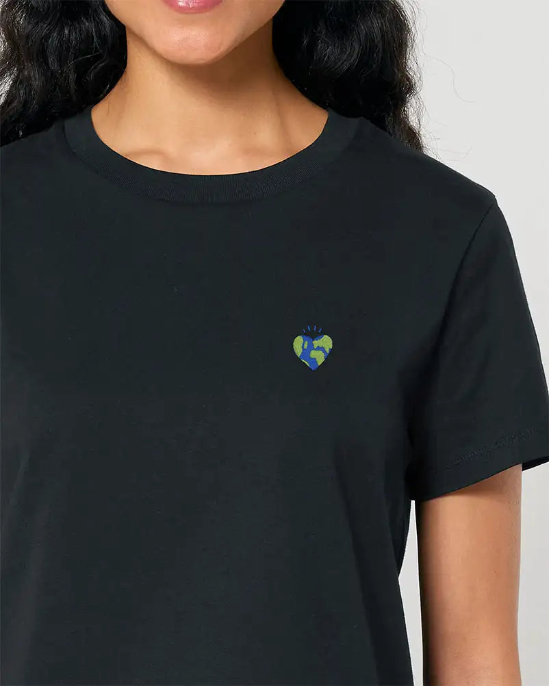 T-shirt femme noir avec coeur planète brodé